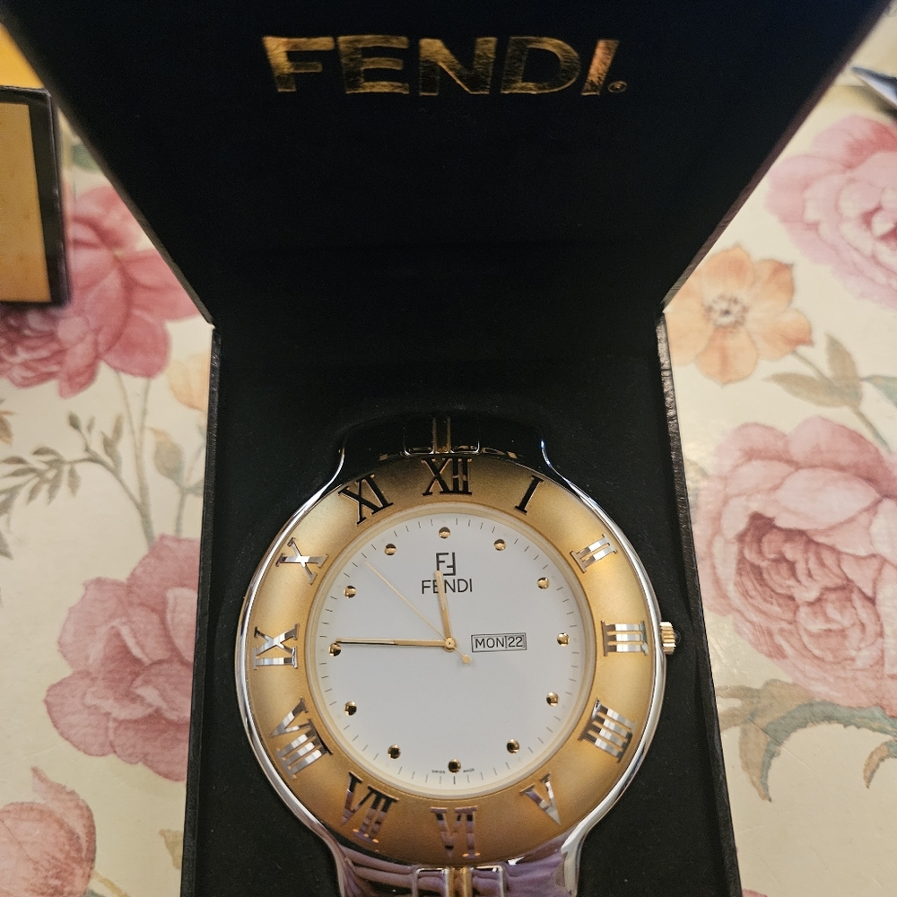 FENDI 900c Desk Watch